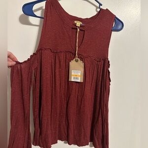 NWT! Cold shoulder long sleeve top
